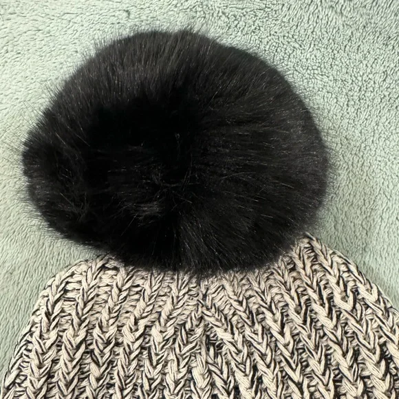 Peanuts x Love Your Melon Woodstock Gray/Black Pom Beanie - Picture 4 of 9